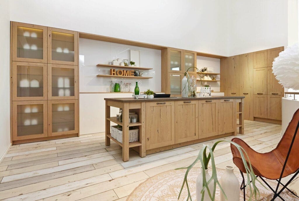 Brigitte Shaker Oak Kitchen | MHK Kitchen Experts