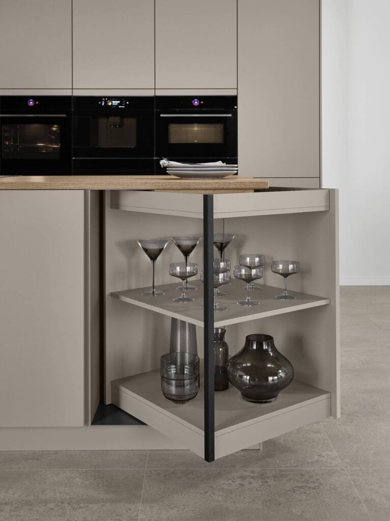 what colours go with a cashmere kitchen