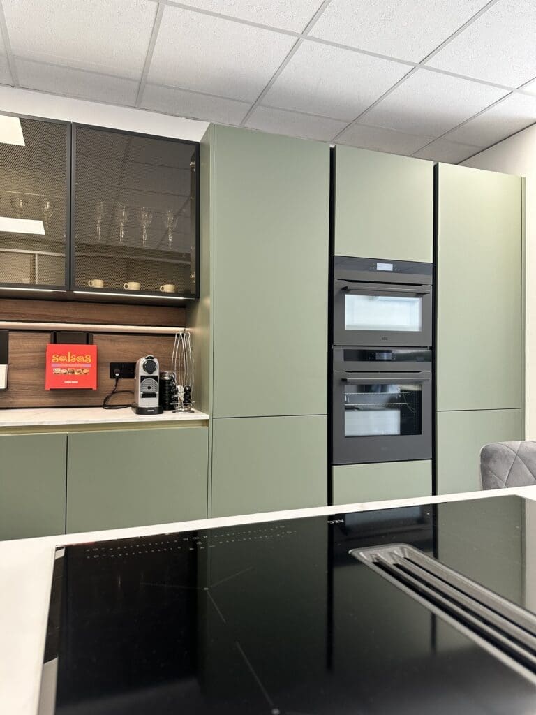 kitchen extractor fan | MHK Kitchen Experts